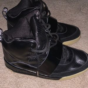 Yeezy blink rare solid black yeezy size 11